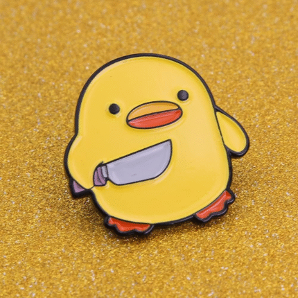 Lindo pato con cuchillo Kawaii Animal Esmalte Pin insignia Broche Decoración Regalo, Acero aleado, No es una piedra preciosa